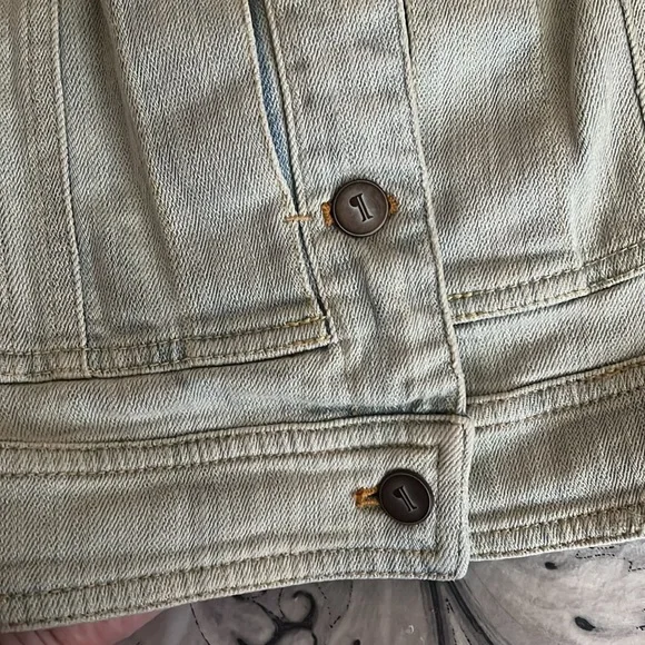 Denim Vest S to M deer 🦌 skull rose 🌹 appliqué embroidered light wash blue - Picture 12 of 14